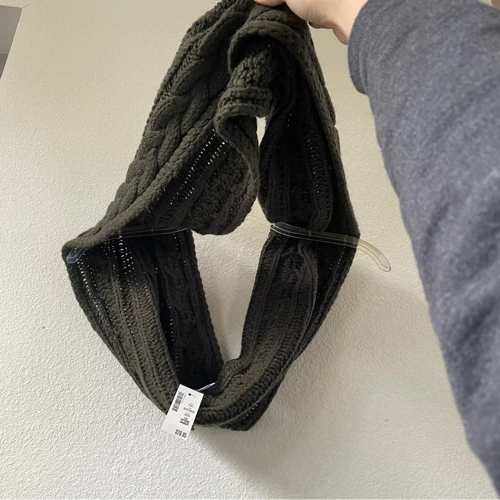 NWT! Aeropostale Forest green knit circle cozy scarf